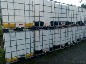 IBC nádrže kontejnery na 1000 litrů černé, bílé