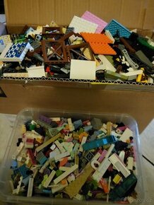 Lego mix 6kg navíc 2x Lego box a hromada manualu