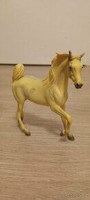 Bílý a žlutý kůň - 1