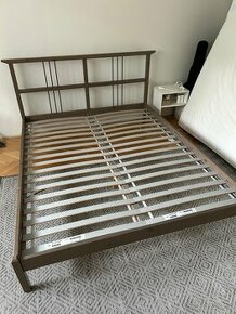 IKEA postel vč. roštů