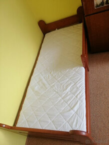 Dětská dřevěná masivní postel