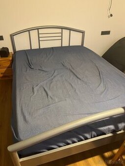 Postel 140cm bez matrace