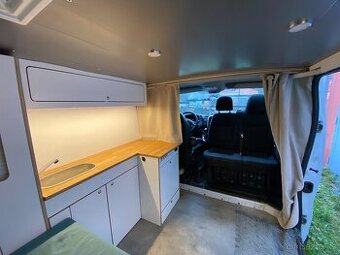 Obytná dodávka Renault Trafic III r.v. 2017, navigace