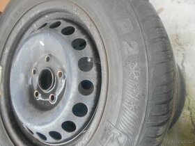 ŠKODA OCTAVIA II PASSAT OBUTÁ KOLA ZIMNÍ 195/65/15