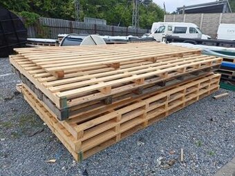 Dřevěnné palety 2x4 m, 300 Kč za kus