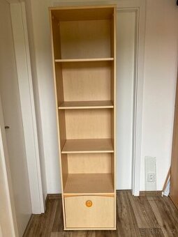 Vysoká skříň/ knihovna, design světlý dub