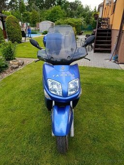 Skútr Yamaha versity 300