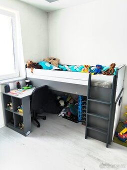 Prodám kompletní set ( stůl, postel, skříň )