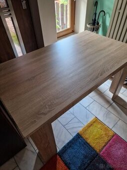 Prodám jídelní stůl 140x80