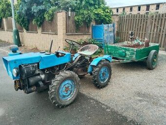 Malotraktor Tz4k-14 4x4 Agrozet Prostějov s vozíkem a sečkou