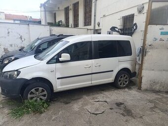VW Caddy 1.6 TDI (facelift) – rok 2011, na náhradní díly