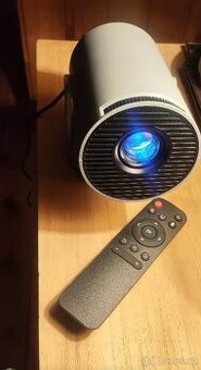 (Kinoprojektor) Projektor na zeď