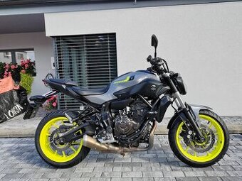 Yamaha Mt07 top