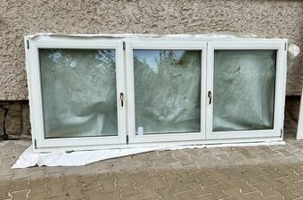 Prodám dřevěné trojokno 2805mm x 1170mm