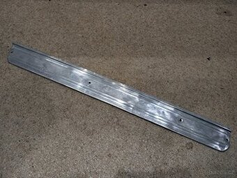 Lišta ALU na levé dveře škoda 110R