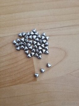 Kovové korálky - srdíčko - 50 ks