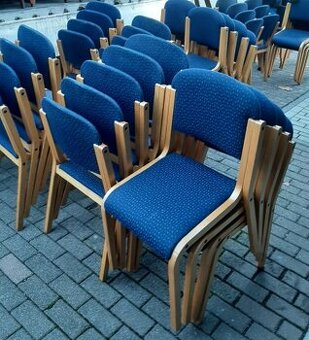 60 ks stohovatelné židle do restaurace konferencní