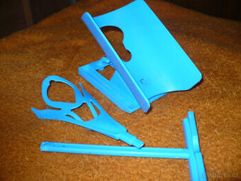 Navlékač ponožek pro seniory.