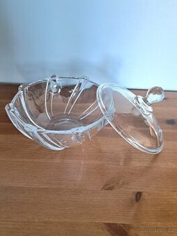 Bohemia Crystal s víčkem Infinity 190mm