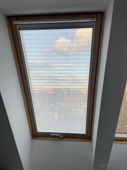 Plisé na střešní okno VELUX FHL MK08 1016S