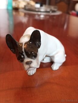 STAROŽITNÁ PORCELÁNOVÁ SOŠKA FRANCOUZSKÉHO BULDOČKA