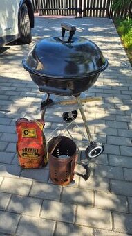 gril, rozpalovač a dřevěné brikety