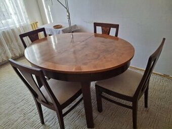 Jídelní stůl a židle