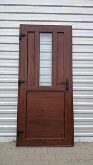 Vchodové dveře ořech 90x200