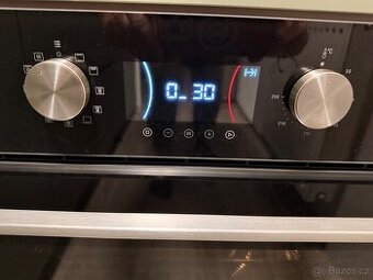 Multifunkční trouba s mikrovlnkou