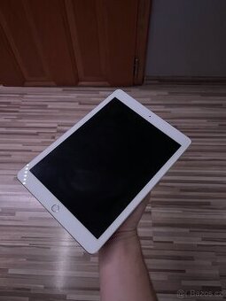 iPad 5. generace (2017) – 32 GB