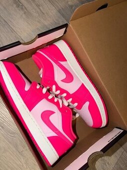 Jordan air 1 low pink foam