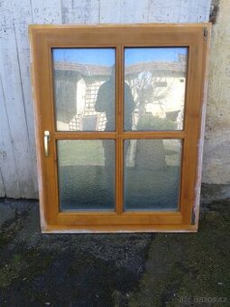 Dřevěné okno 99 x 123 cm - neprůhledné