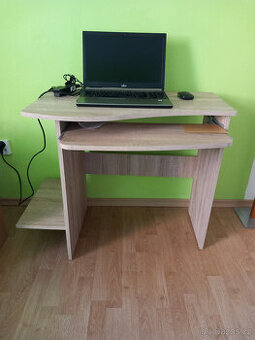 PC stolek Jednoduchý design Snadno udržovatelný materiál