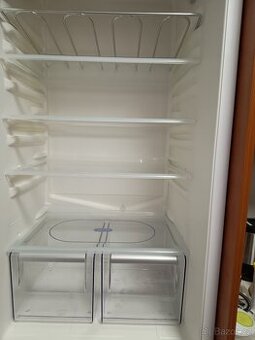 Kompletní vnitřní vybavení kombinované lednice Whirlpool