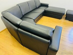 Sedací modulová souprava z odolné černé koženky a úložným pr