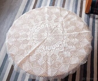 Háčkované ubrusy a dečky