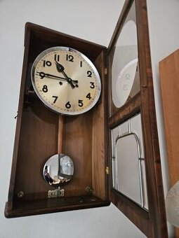 Nástěnné hodiny Kienzle