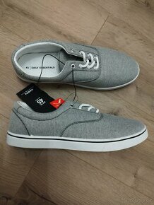 Nové tenisky vel.42