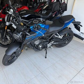 HONDA CB 125 R