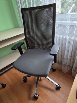 Otočná židle s kolečky
