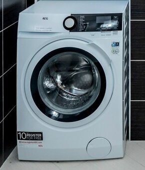 Pračka AEG 7000 Series Lavamat + skříň.
