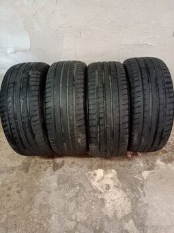 225/45/18