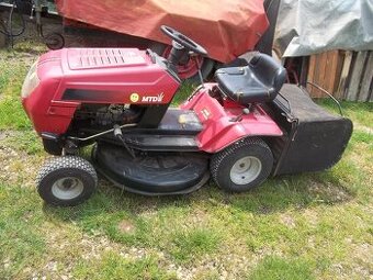 Zahradní traktor MTD