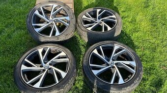 Volvo XC40 kola 245/45 R20