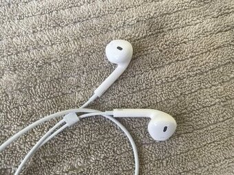Apple sluchátka