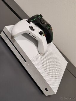 Xbox one S (1Tb)