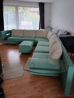 Italská designová rohová pohovka s podnožkou