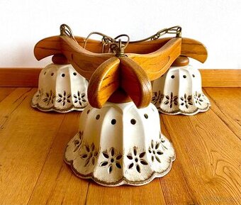 Starý krásný romantický lustr