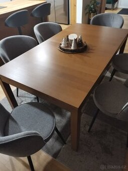 jidelni stůl