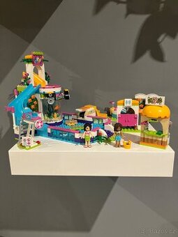 LEGO® Friends 41313 Letní bazén v městečku Heartlake